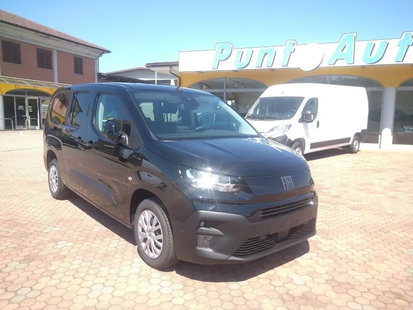 Fiat Doblo Doblò Maxi 1.5 BlueHdi 130 CV AT8 PL Negru - 1