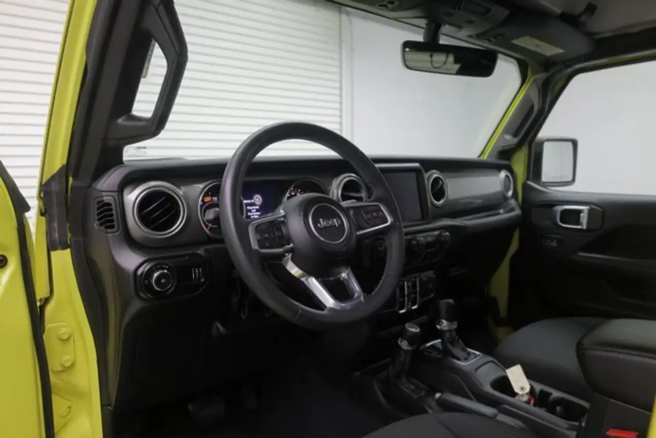 Jeep Wrangler photo Jeep Wrangler