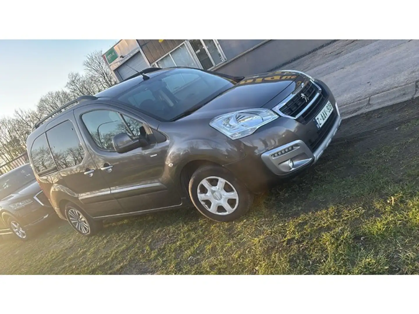 Peugeot Partner Tepee 1.6BlueHDI Outdoor 100 Grau - 2