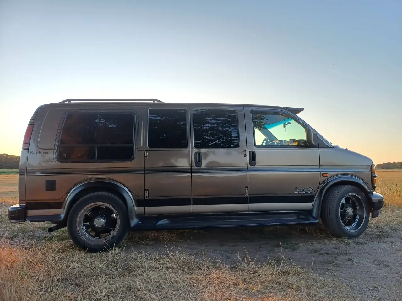 Chevrolet Chevy Van 2500 Express Explorer Limited, foto 2