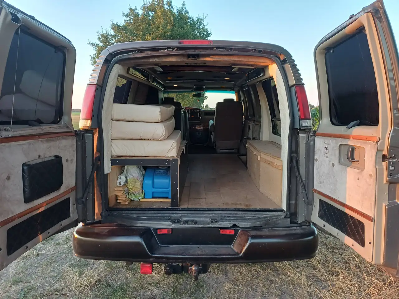 Chevrolet Chevy Van 2500 Express Explorer Limited, foto 10