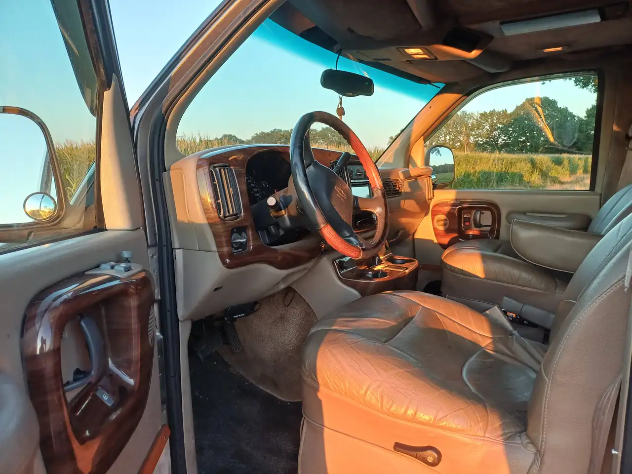 Chevrolet Chevy Van 2500 Express Explorer Limited, foto 4