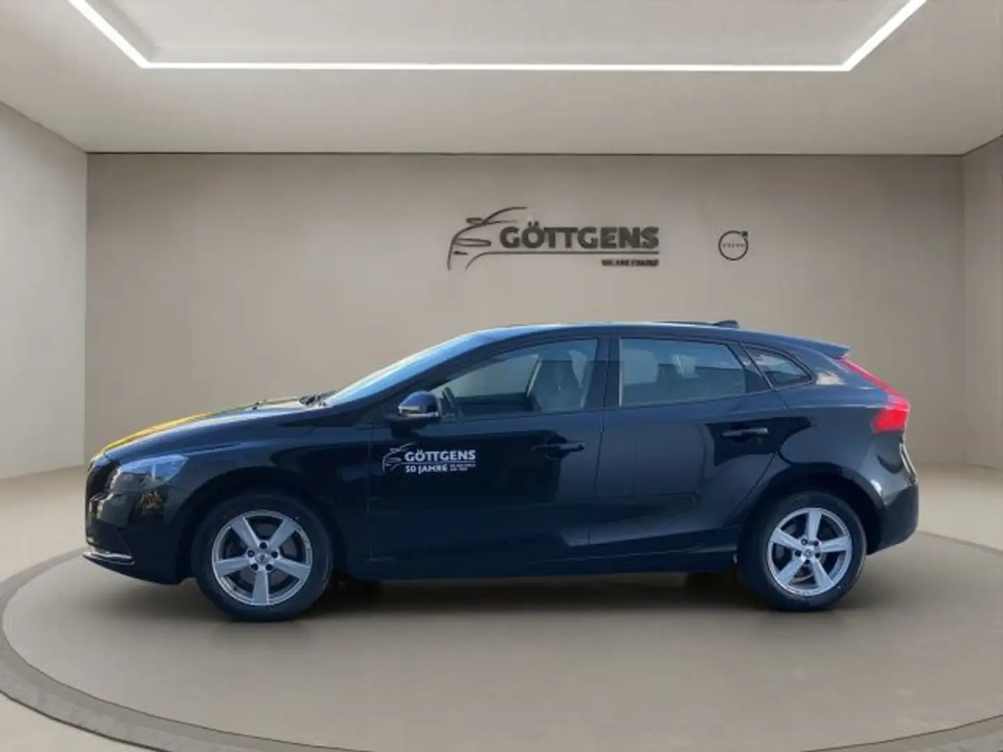 Volvo V40 T2 KINETIC NAVI KLIMAAUTOMATIK PDC RÜCKFAHRKAM Schwarz - 2
