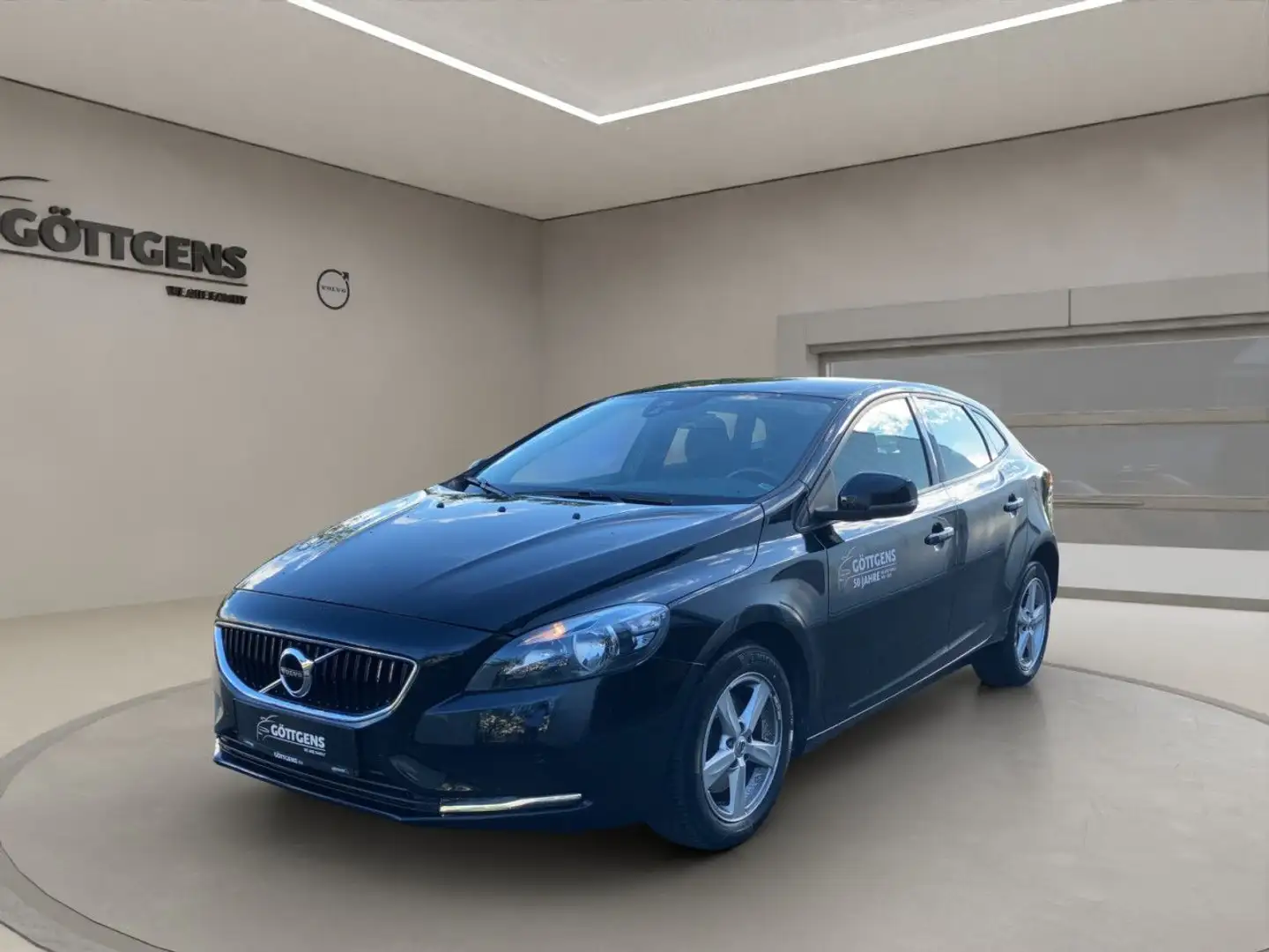 Volvo V40 T2 KINETIC NAVI KLIMAAUTOMATIK PDC RÜCKFAHRKAM Schwarz - 1