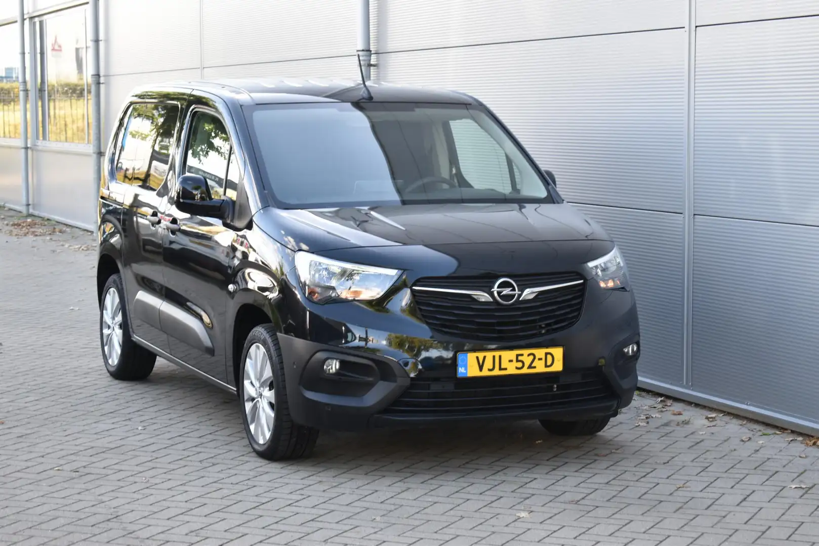 Opel Combo 1.5D L1H1 Edition NAVI / TREKHAAK / CAMERA Zwart - 2