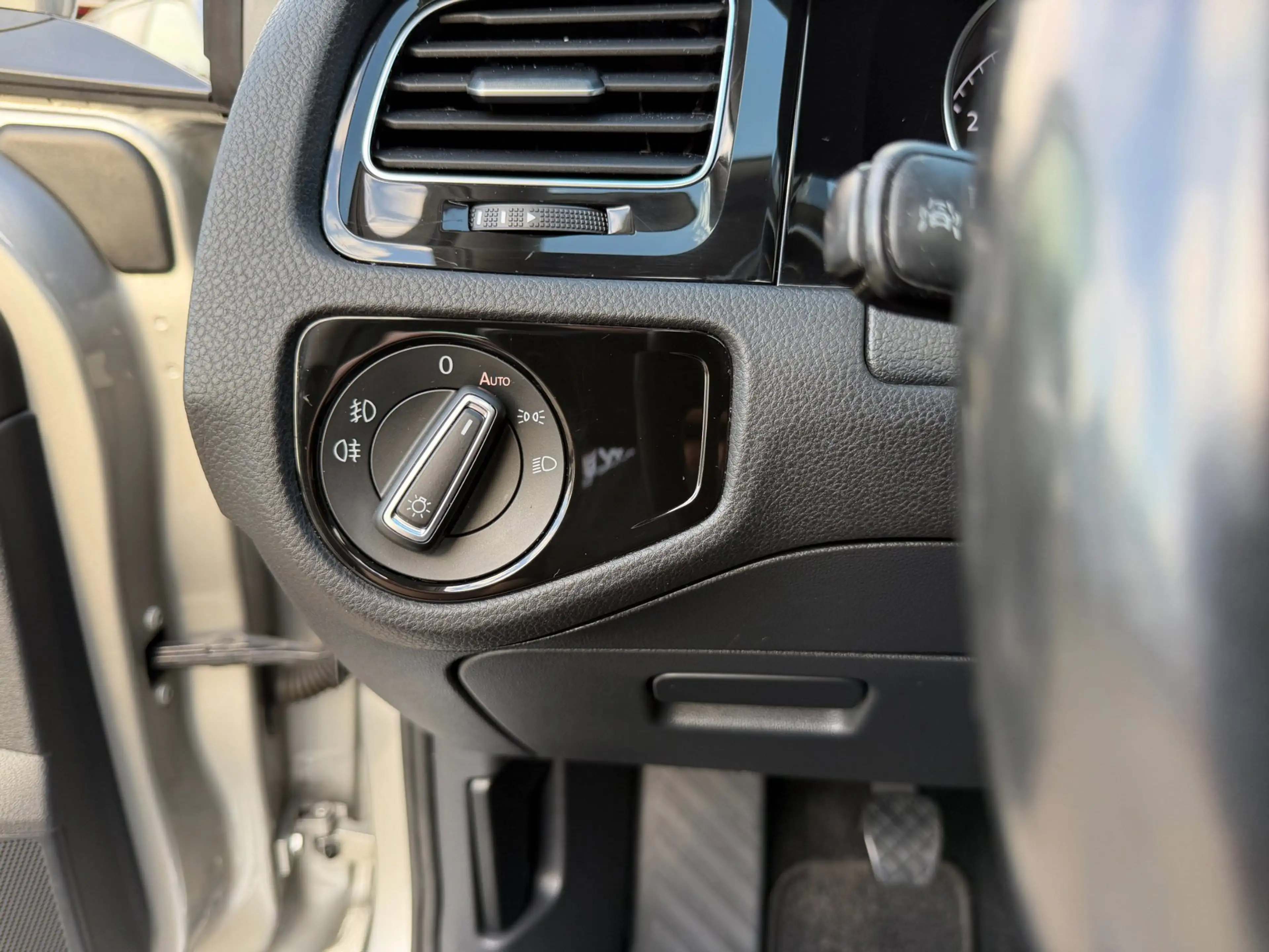 Volkswagen Golf 1.4 TSI Xenon Led I Pano I ACC I Blind spot I Navi — photo 15