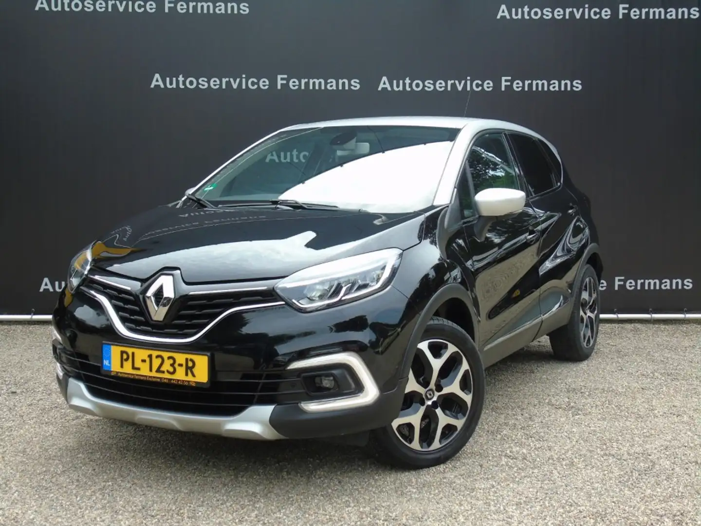 Renault Captur Dynamic - 2017 - 46DKM - Navigatie - Camera - PDC Zwart - 2