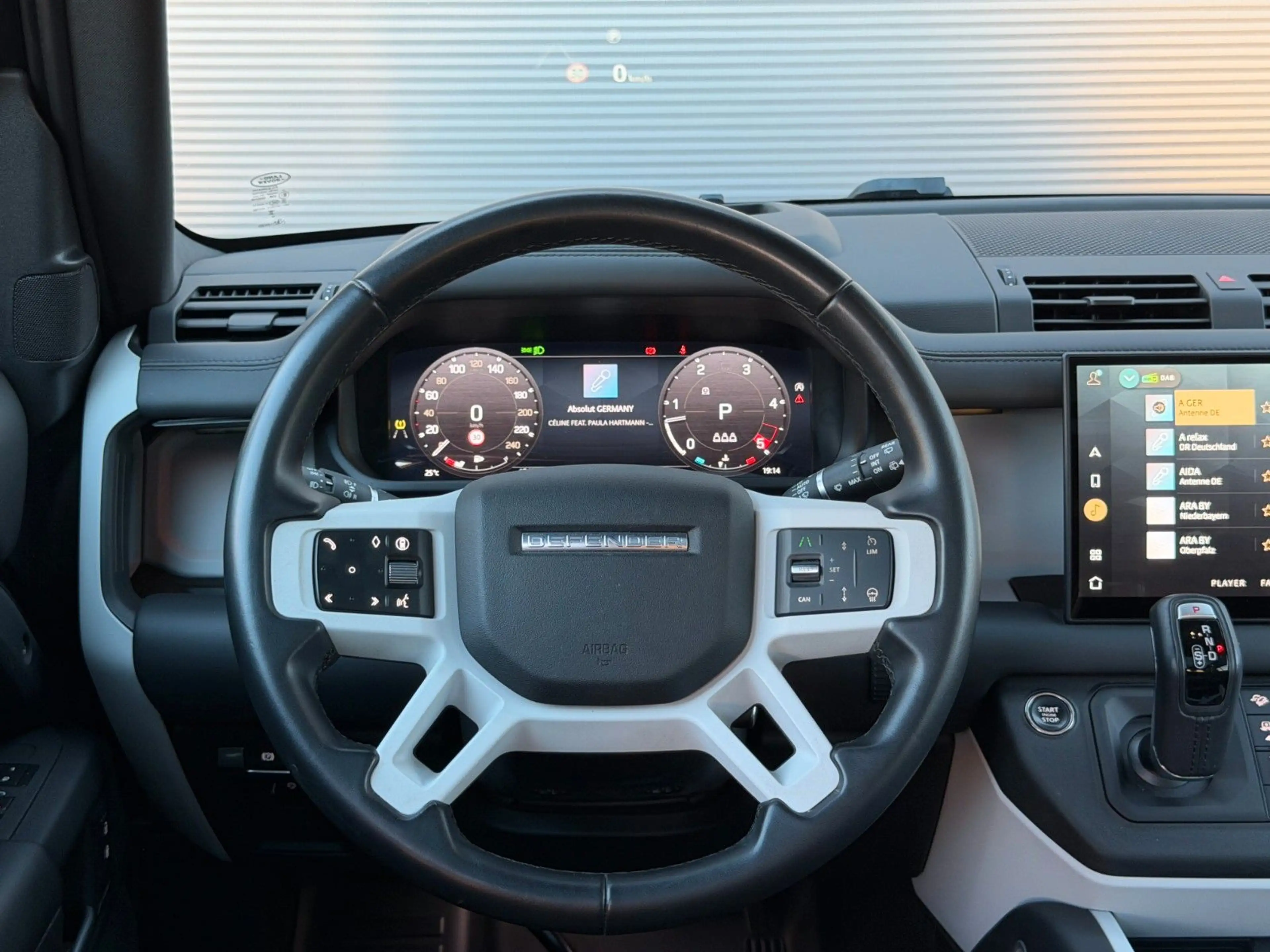 Land Rover Defender 110 D300*HSE*X-Dynamic*Pano*AHK*HUD* — photo 19