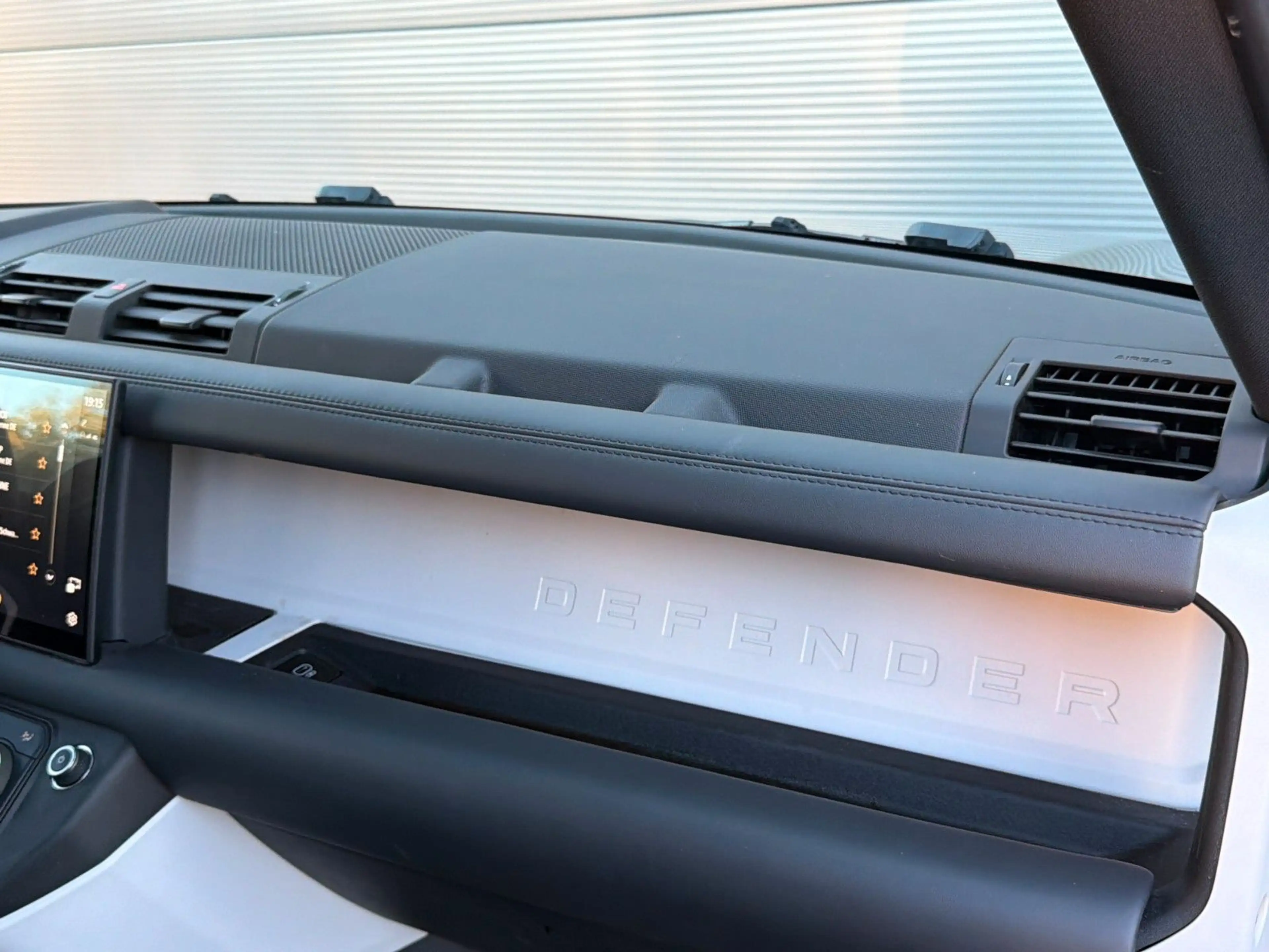 Land Rover Defender 110 D300*HSE*X-Dynamic*Pano*AHK*HUD* — photo 27