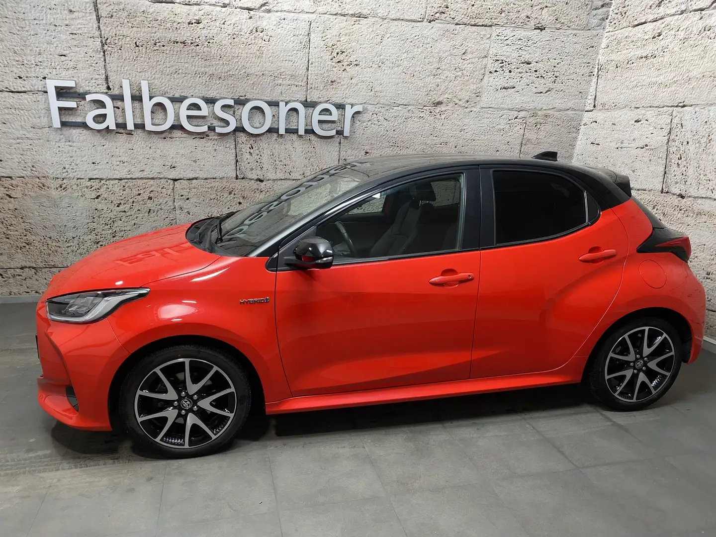 Toyota Yaris 1,5 VVT-i Hybrid Premiere Edition Rot - 2
