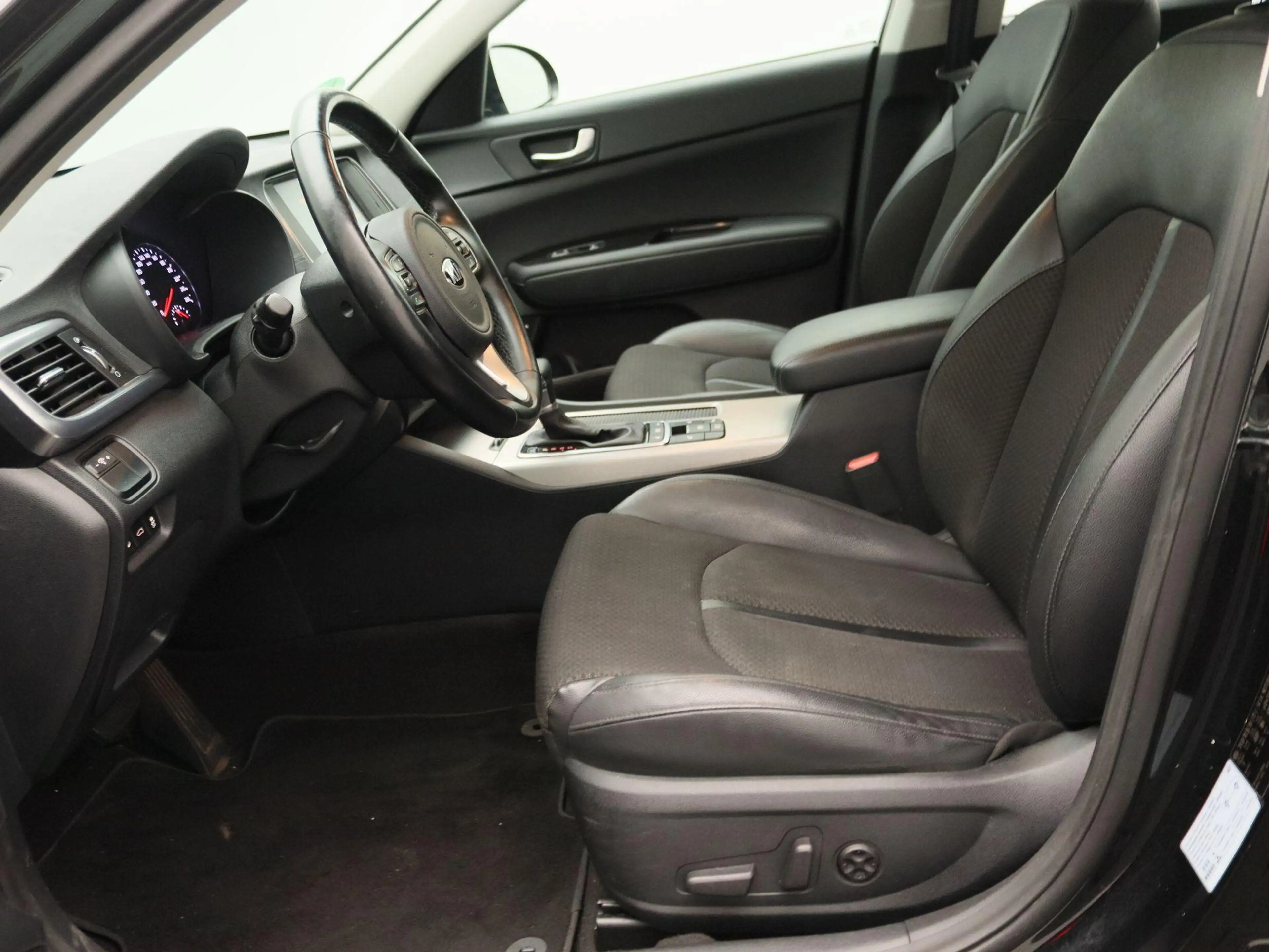 Kia Optima 2.0 GDI PHEV Business DynamicLine | Stoelverwarmin — photo 13