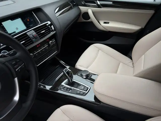 BMW X4 view 25