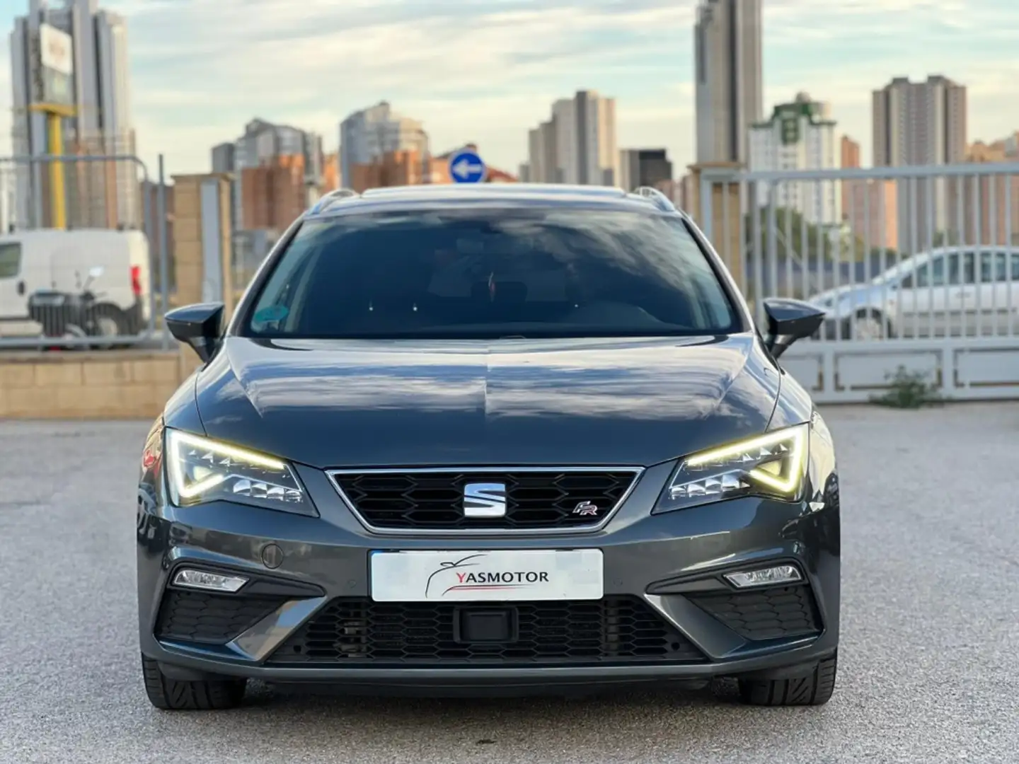 SEAT Leon 2.0TDI CR S&S FR 150 Gris - 2