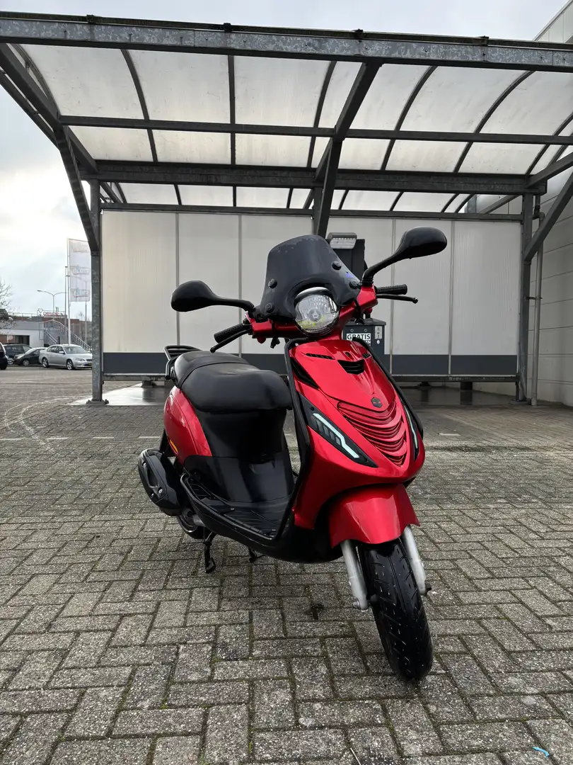 Piaggio Zip 50 Piaggio zip IGET 4T motor 2023 + opties Rojo - 2