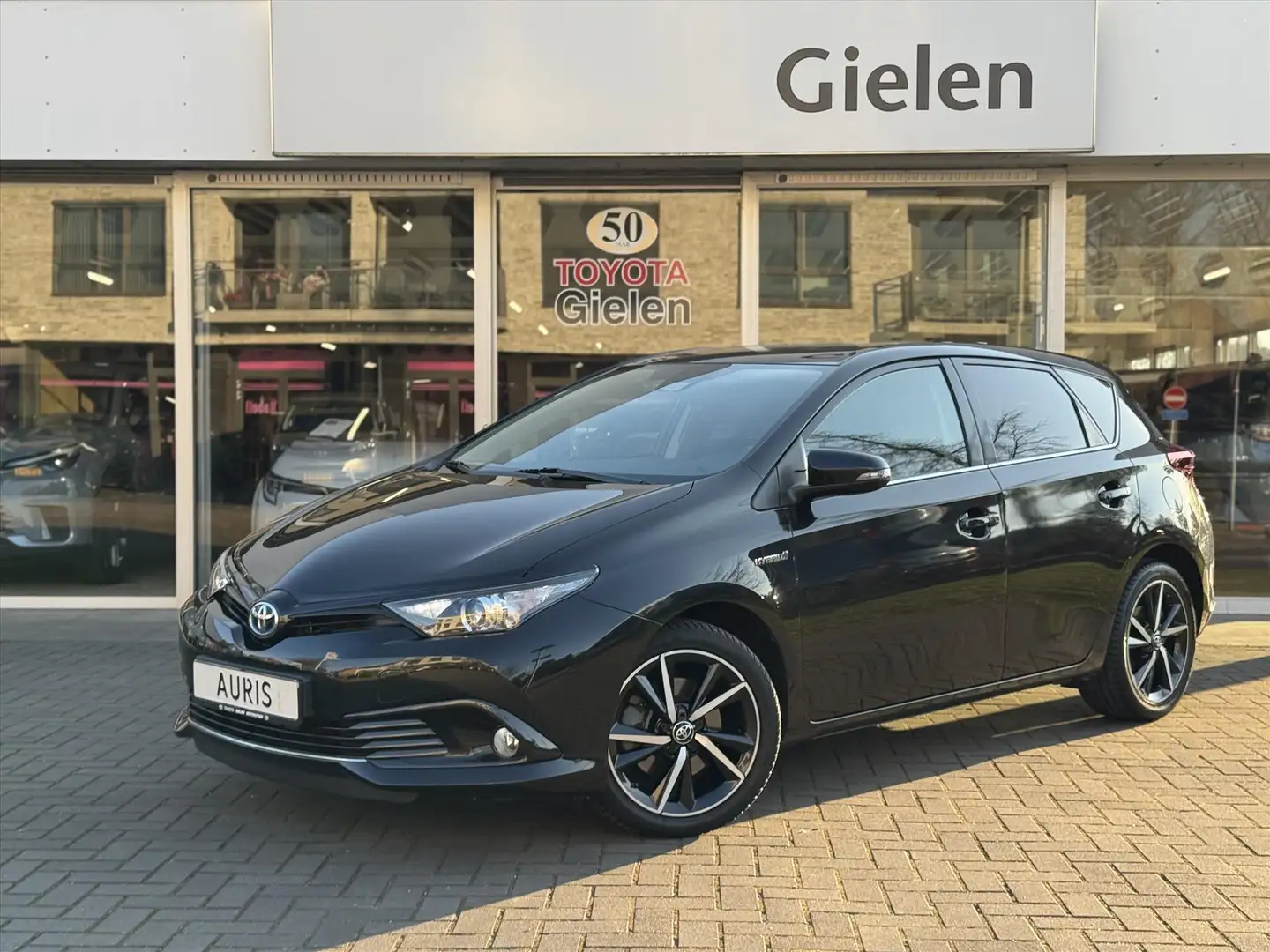 Toyota Auris 1.8 Hybrid Black Edition | Navigatie, 17 inch, Cru Czarny - 1