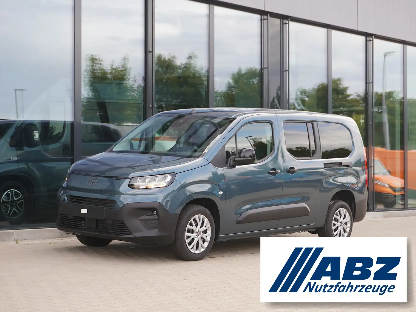 Fiat Doblo Maxi Kombi 1.5 130 AT8 / 10-Zoll Navi Bleu - 1