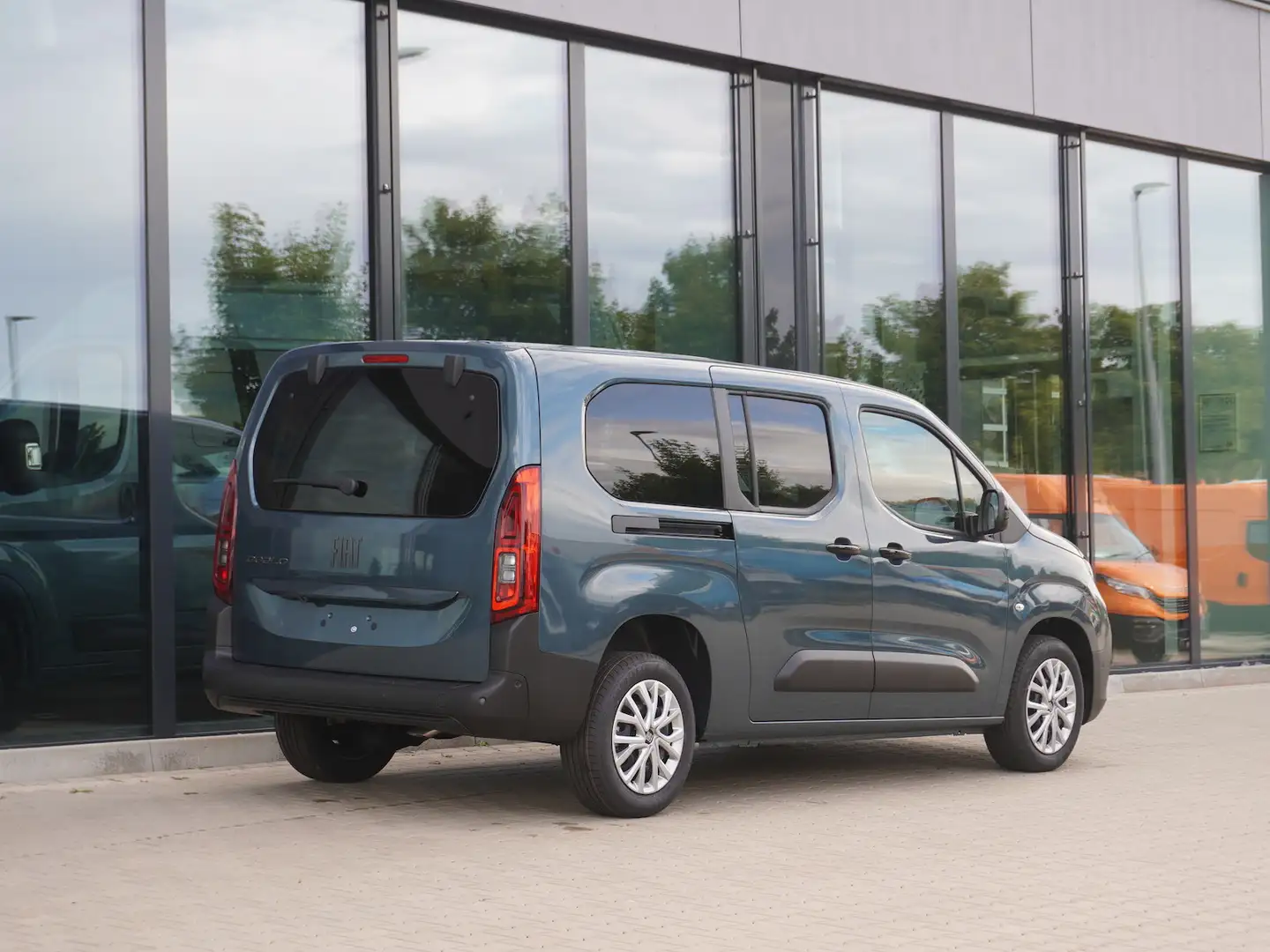 Fiat Doblo Maxi Kombi 1.5 130 AT8 / 10-Zoll Navi Bleu - 2
