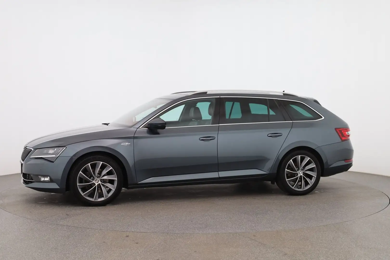 Skoda Superb L&K Grijs - 2