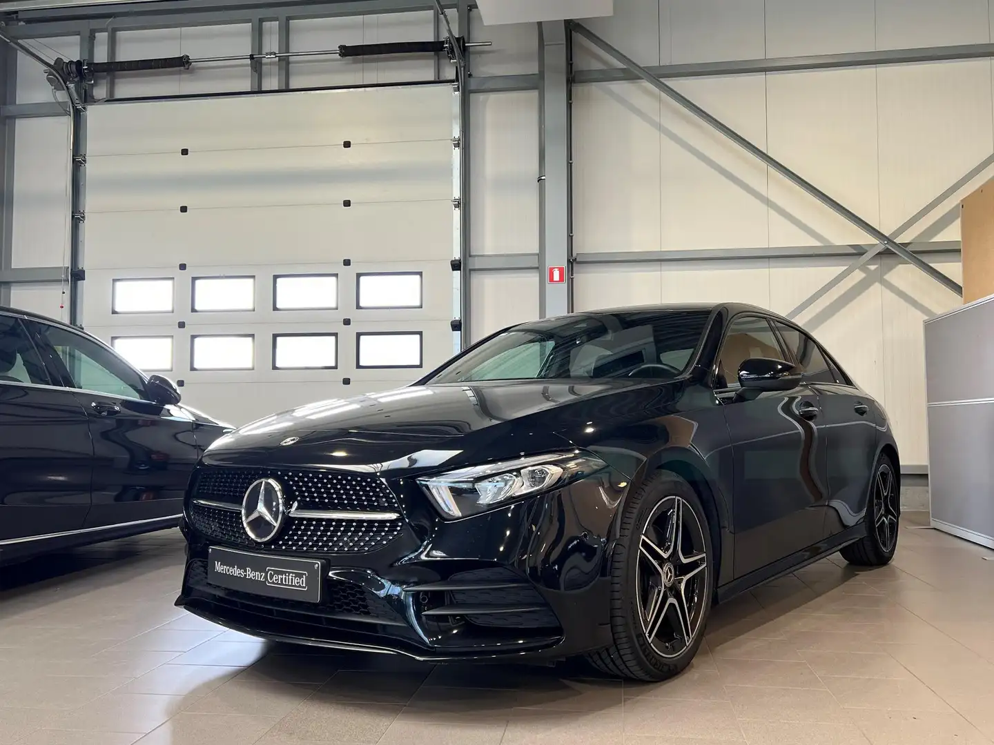 Mercedes-Benz A 180 AMG Line Dos 7125 Noir - 1