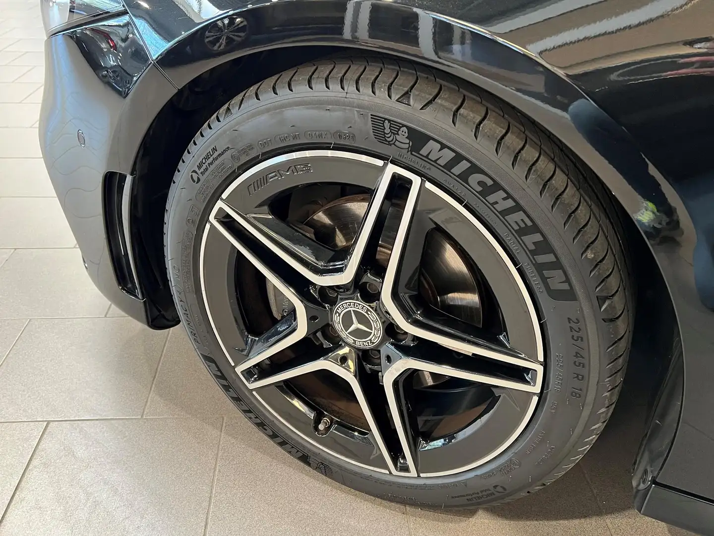 Mercedes-Benz A 180 AMG Line Dos 7125 Noir - 2