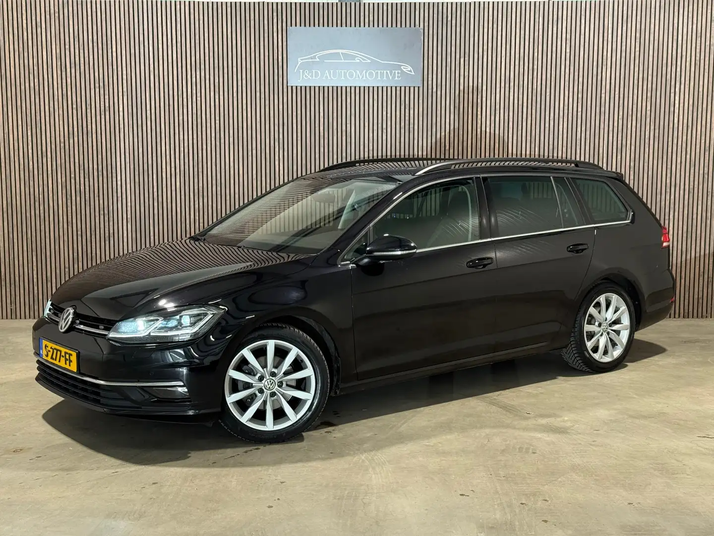 Volkswagen Golf Variant 1.5 TSI Highline R-Line DSG Schwarz - 1