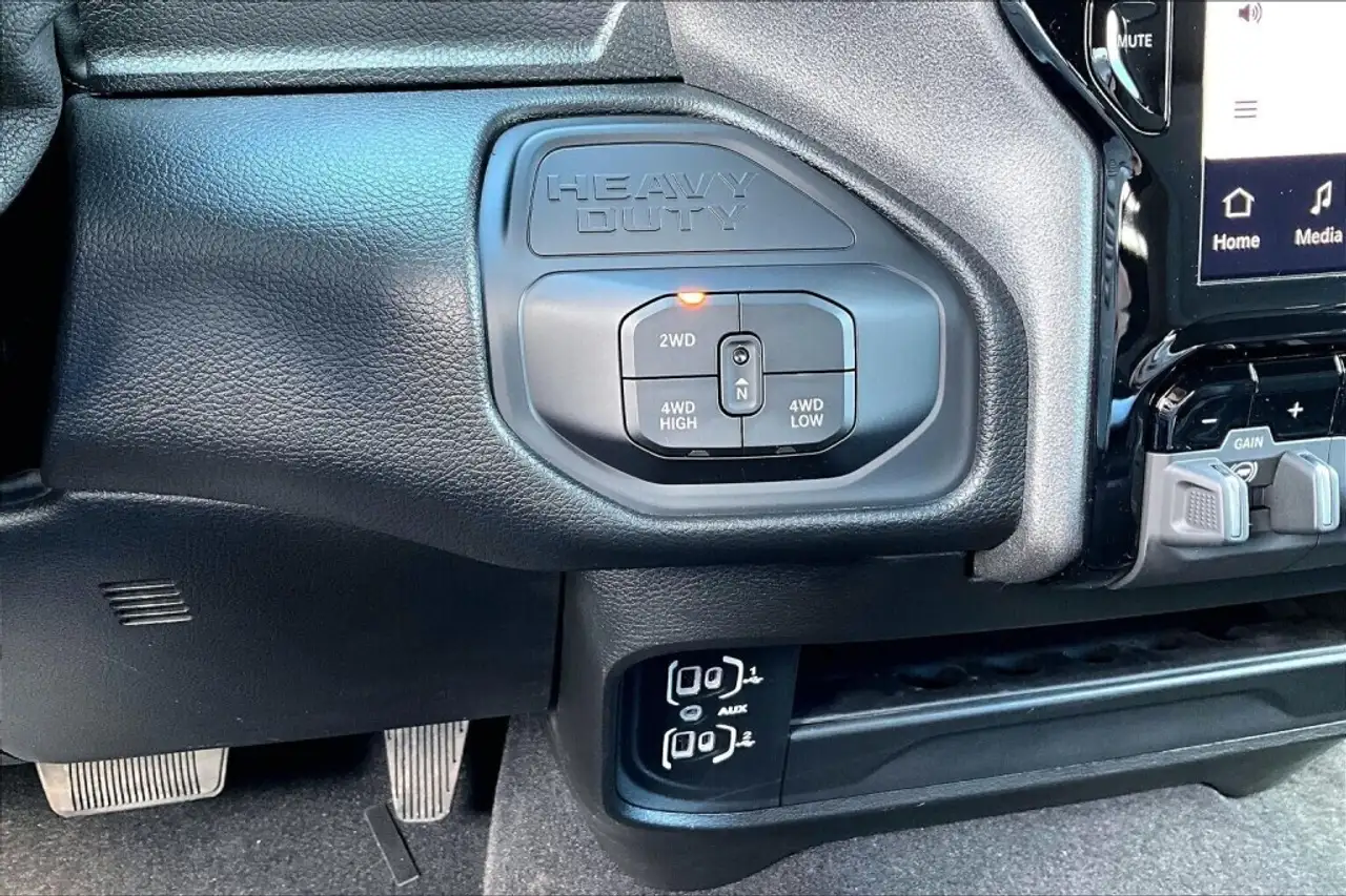 RAM 3500 снимка RAM 3500