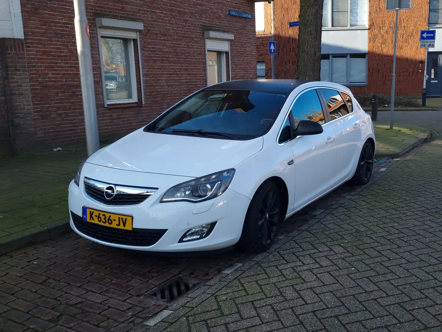 Opel Astra 1.4 Turbo Cosmo Sport Wit - 1