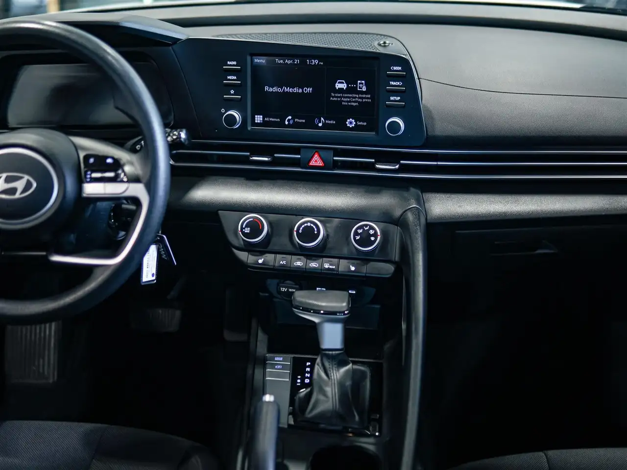 Hyundai ELANTRA снимка Hyundai ELANTRA