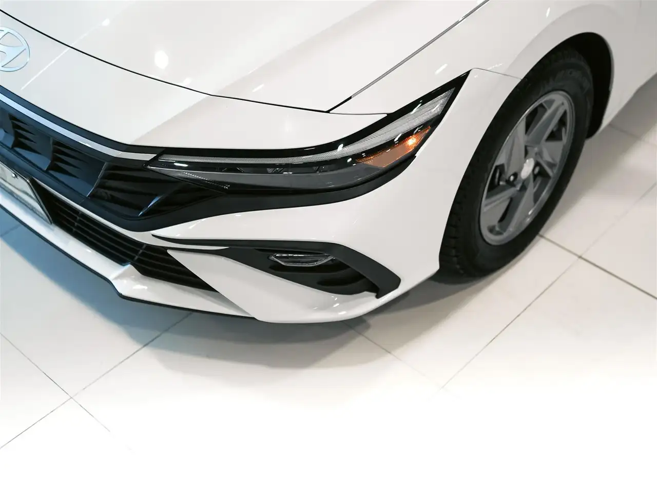 Hyundai ELANTRA снимка Hyundai ELANTRA