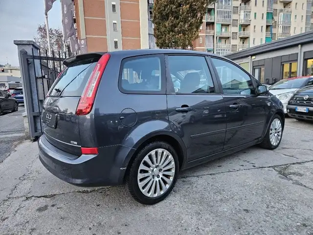 Ford C-Max view 3