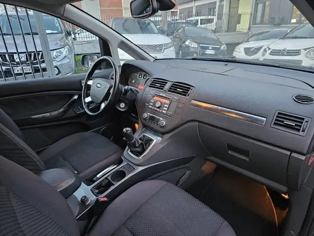 Ford C-Max view 9