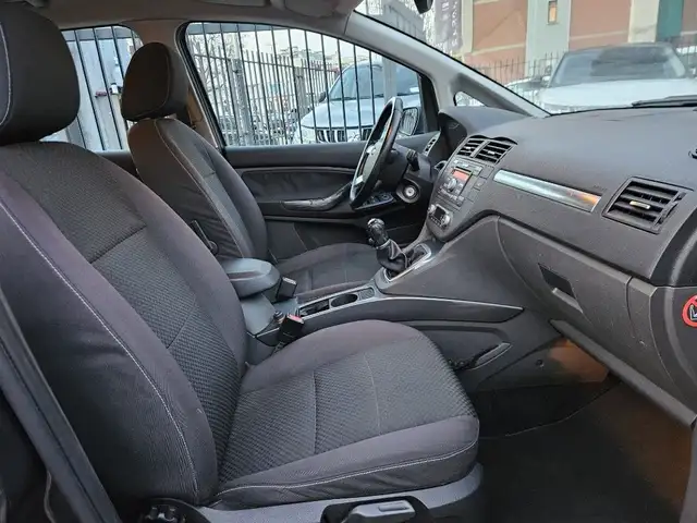 Ford C-Max view 10