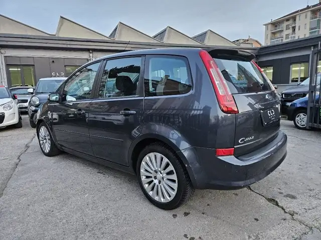 Ford C-Max view 5