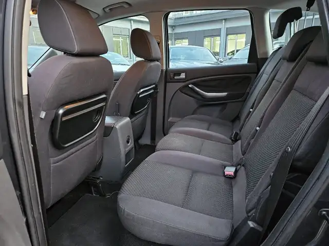 Ford C-Max view 11