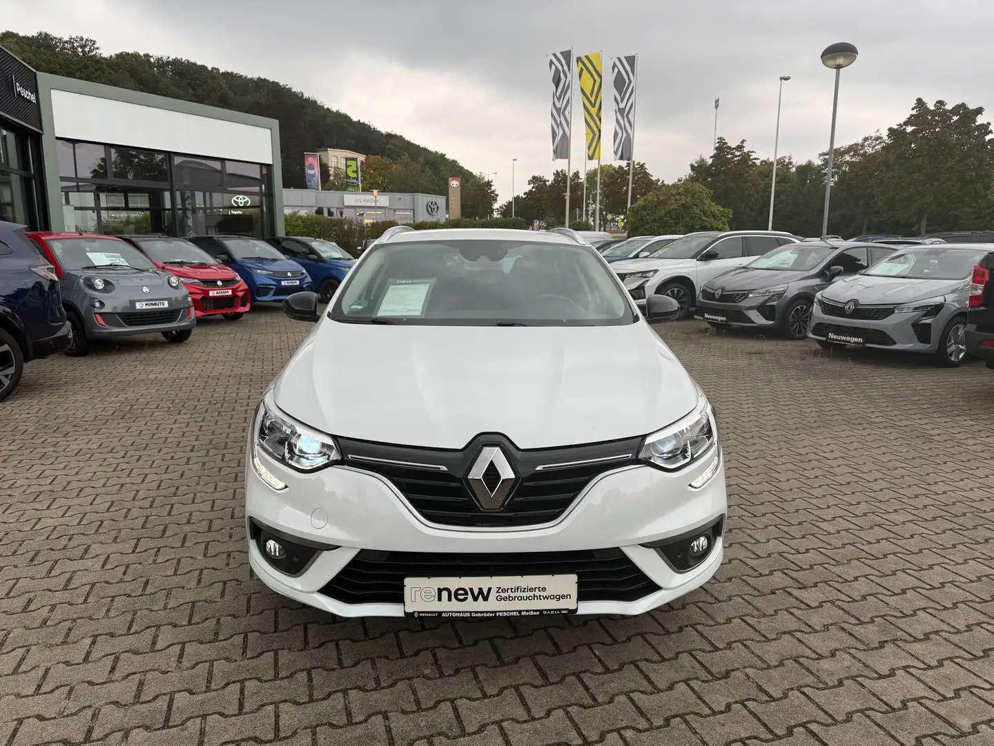 Renault Megane Grandtour Limited TCe140 Navi Kamera SHZ Weiß - 2