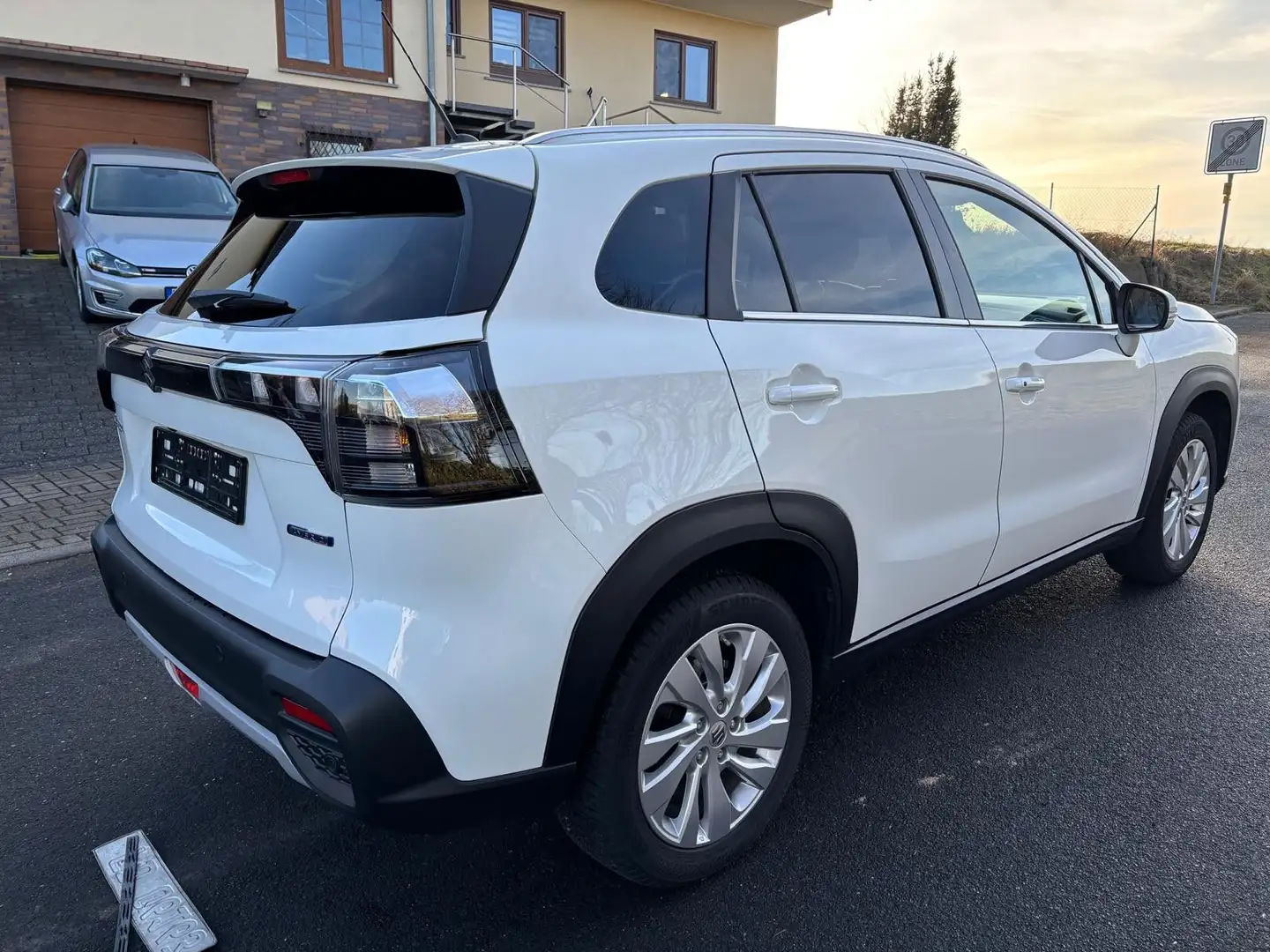Suzuki (SX4) S-Cross LED Navi SH Werksgarantie bis 2028 Blanc - 2