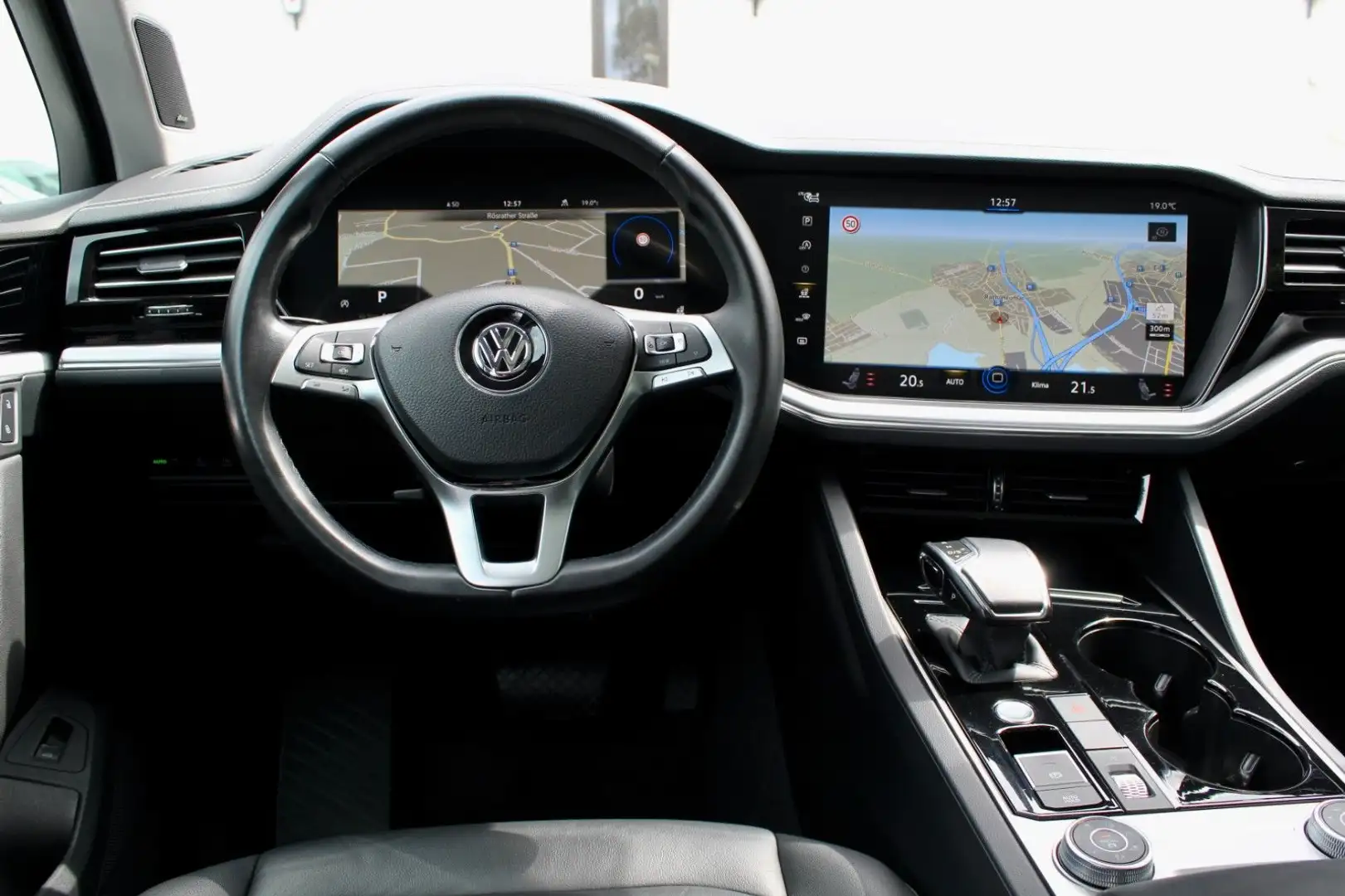 Volkswagen Touareg 1.HAND! MATRIX VIRTUAL PANO DYNAUDIO AHK Argent - 1