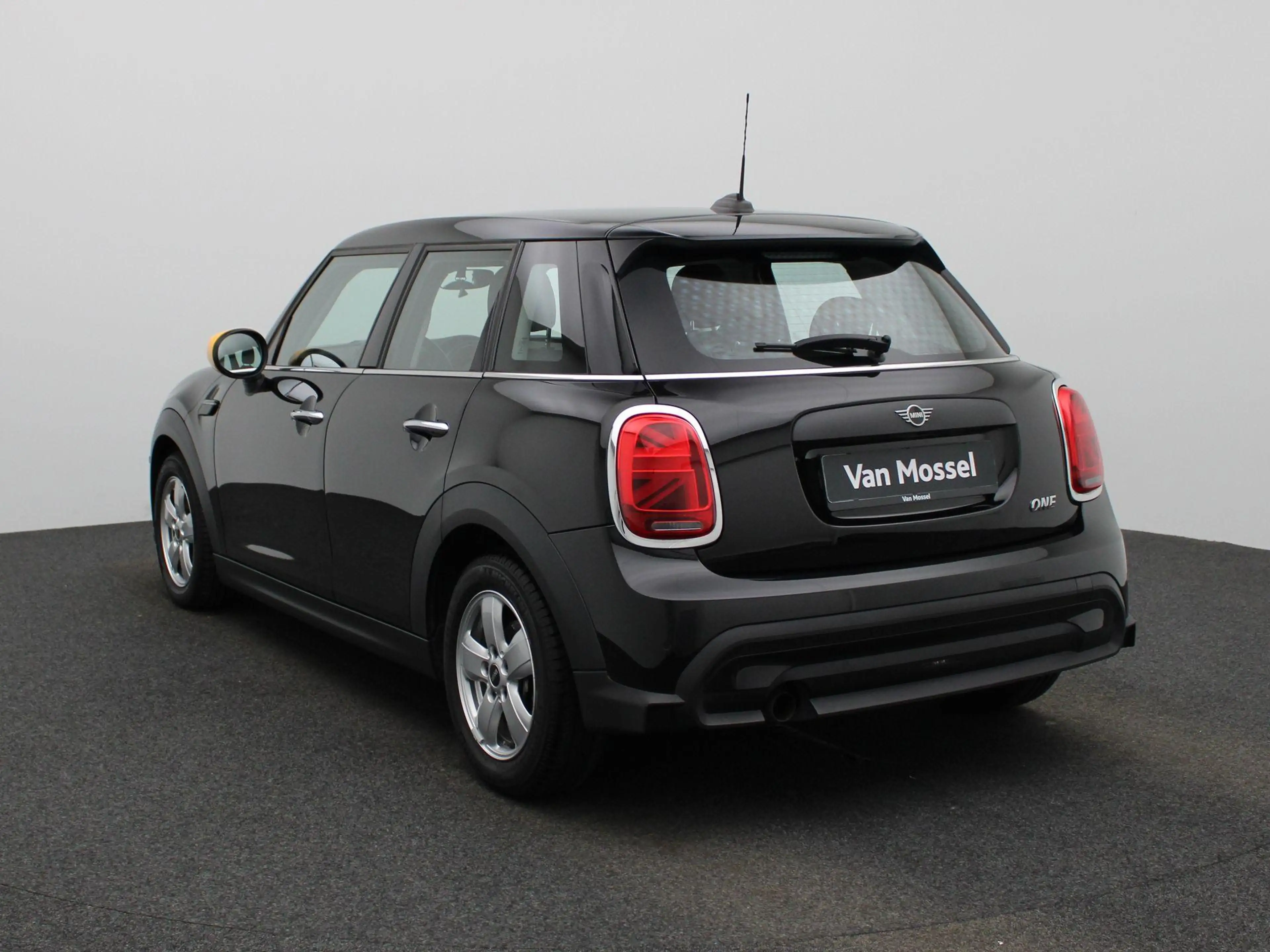 MINI One Mini 5 door — photo 2