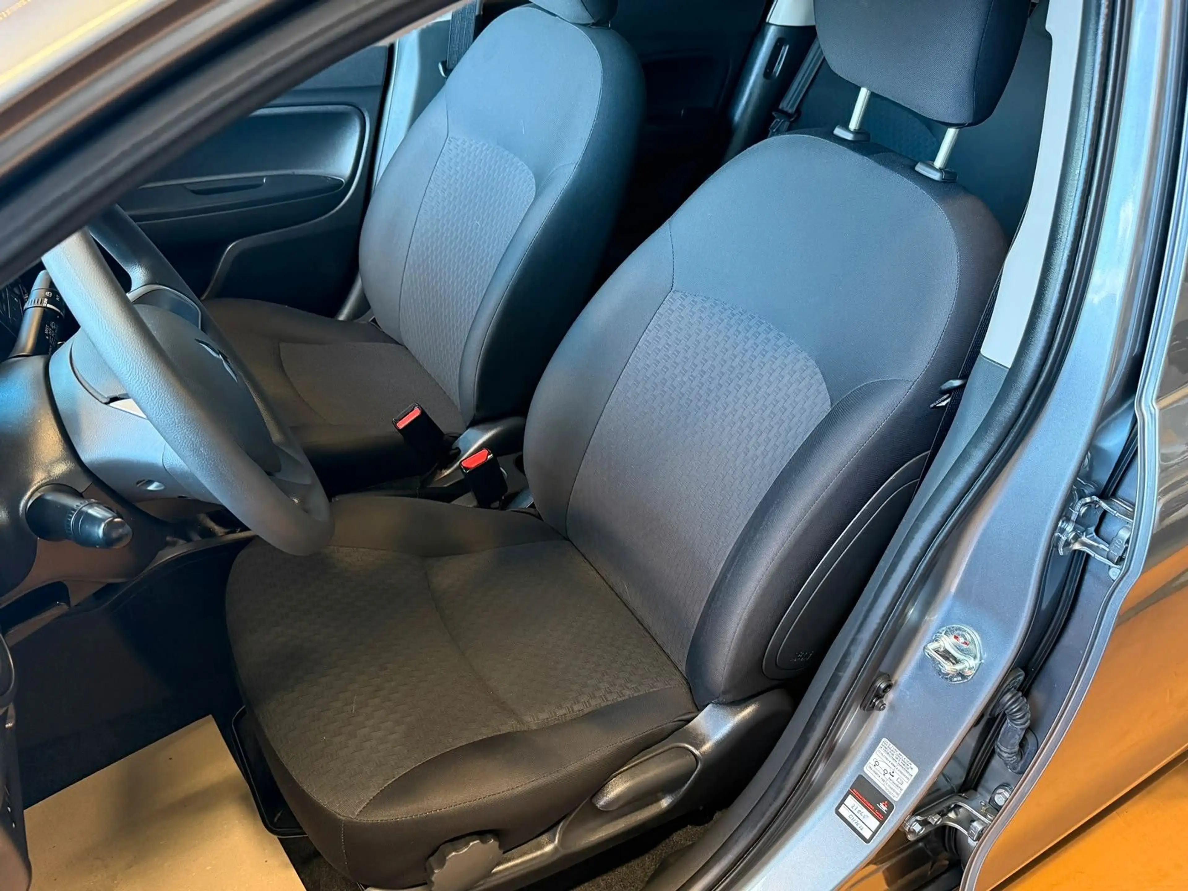 Mitsubishi Space Star Edition 100 Klima nur 13 TKM — photo 8