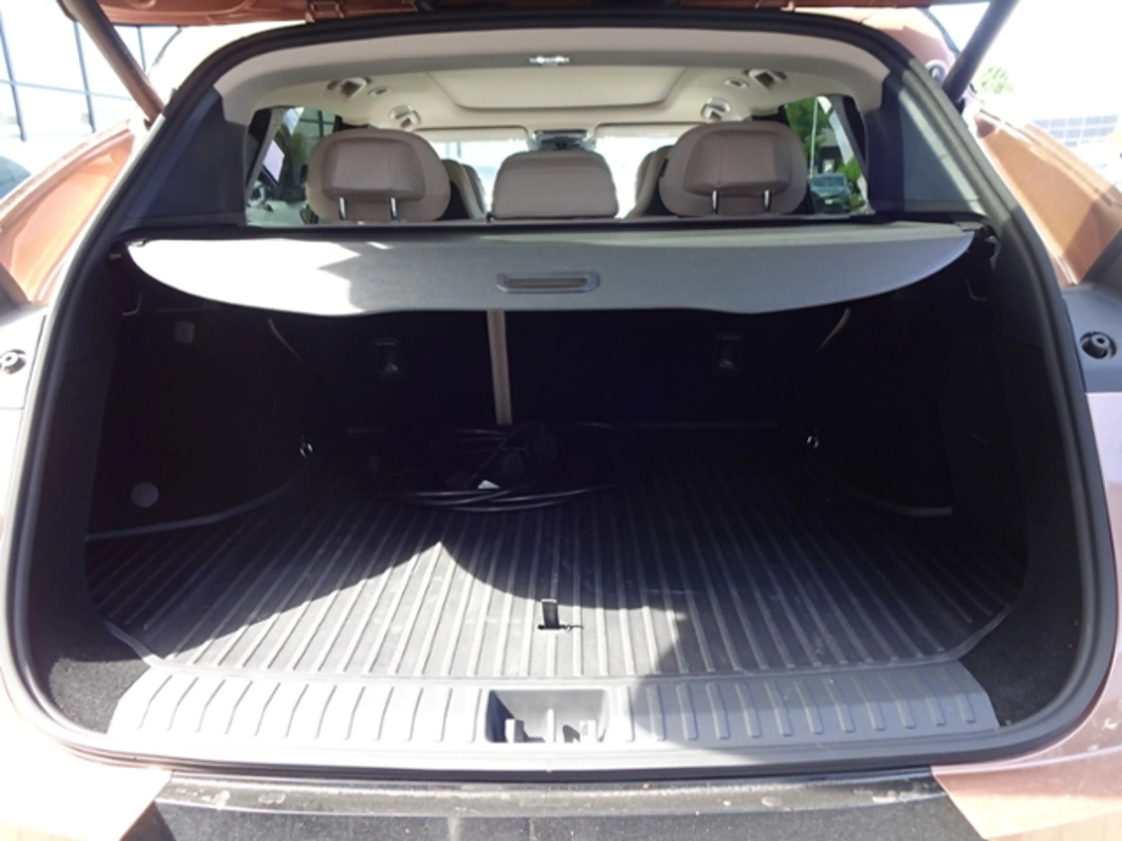 Lynk & Co 08 More 1.5 T Plug-in-Hybrid — photo 11