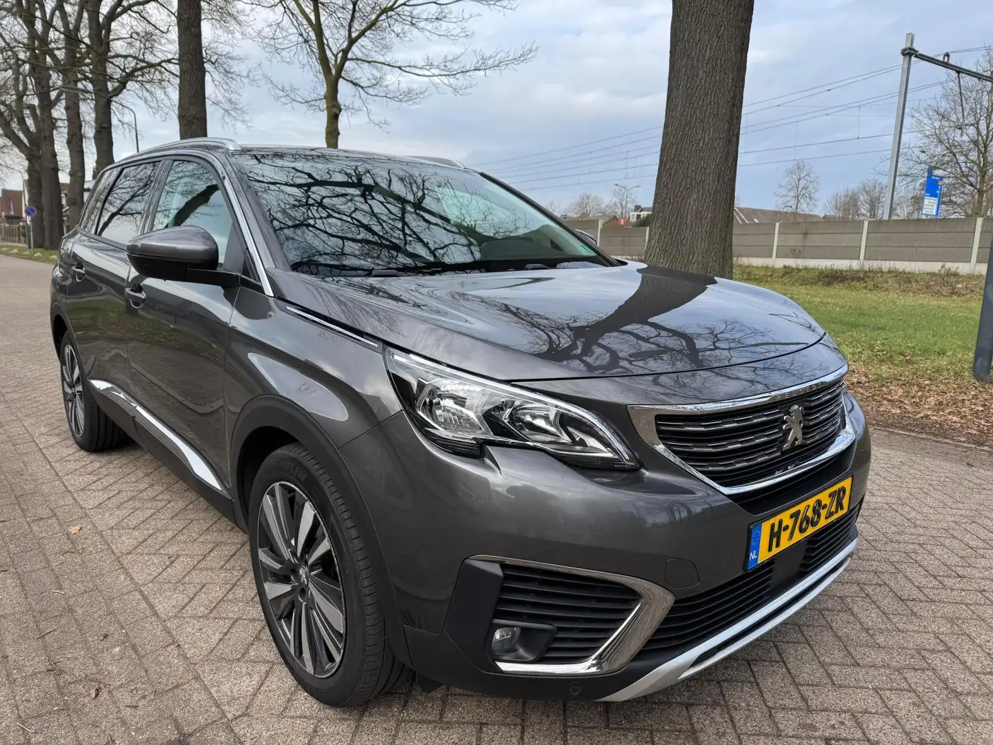 Peugeot 5008 1.2 PureTech Allure Avantage 2020 AUTOMAAT Gris - 1