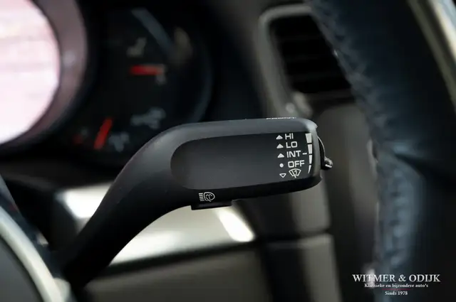 Porsche 911 view 18