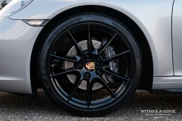 Porsche 911 view 29