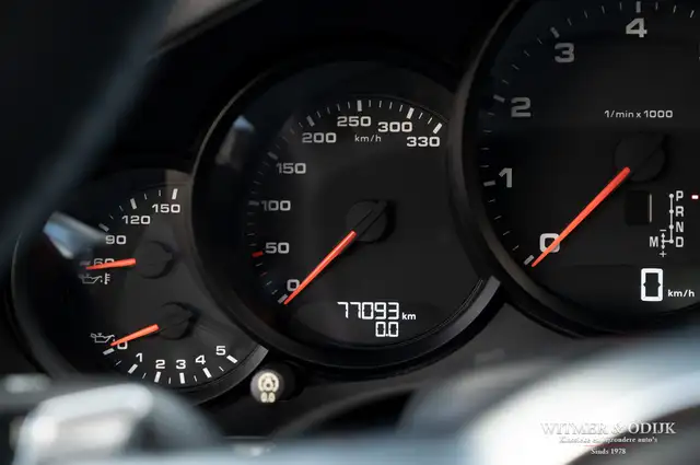 Porsche 911 view 15