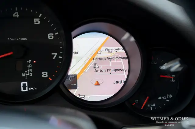 Porsche 911 view 16