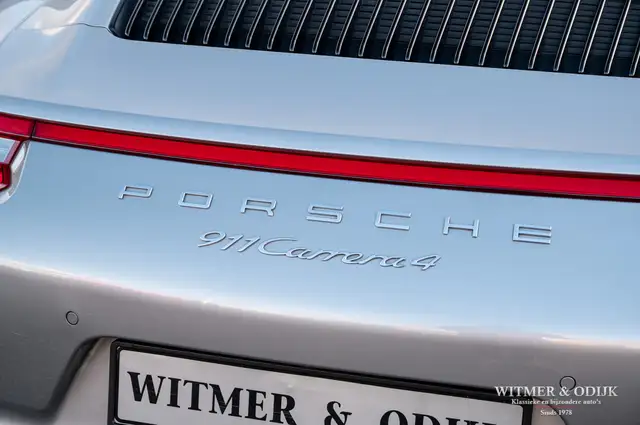 Porsche 911 view 25