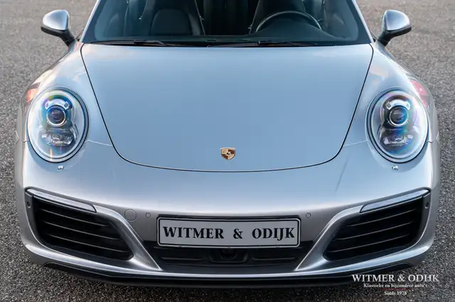 Porsche 911 view 21