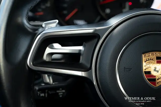 Porsche 911 view 14