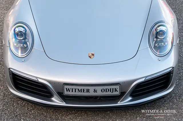 Porsche 911 view 30