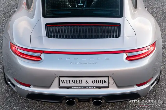 Porsche 911 view 27